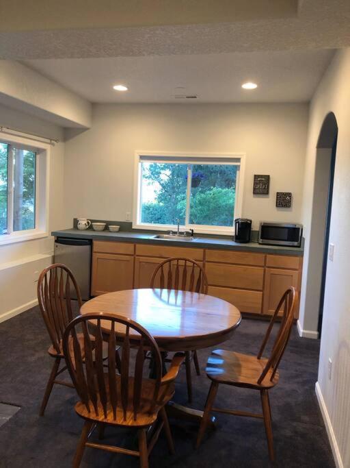 Amity 2 Bedroom Suite: Views, Private Entrance, Evchgr מראה חיצוני תמונה