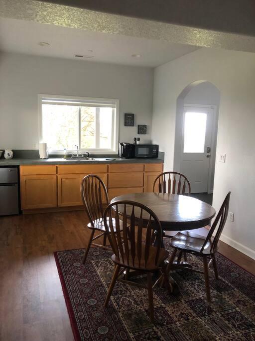 Amity 2 Bedroom Suite: Views, Private Entrance, Evchgr מראה חיצוני תמונה