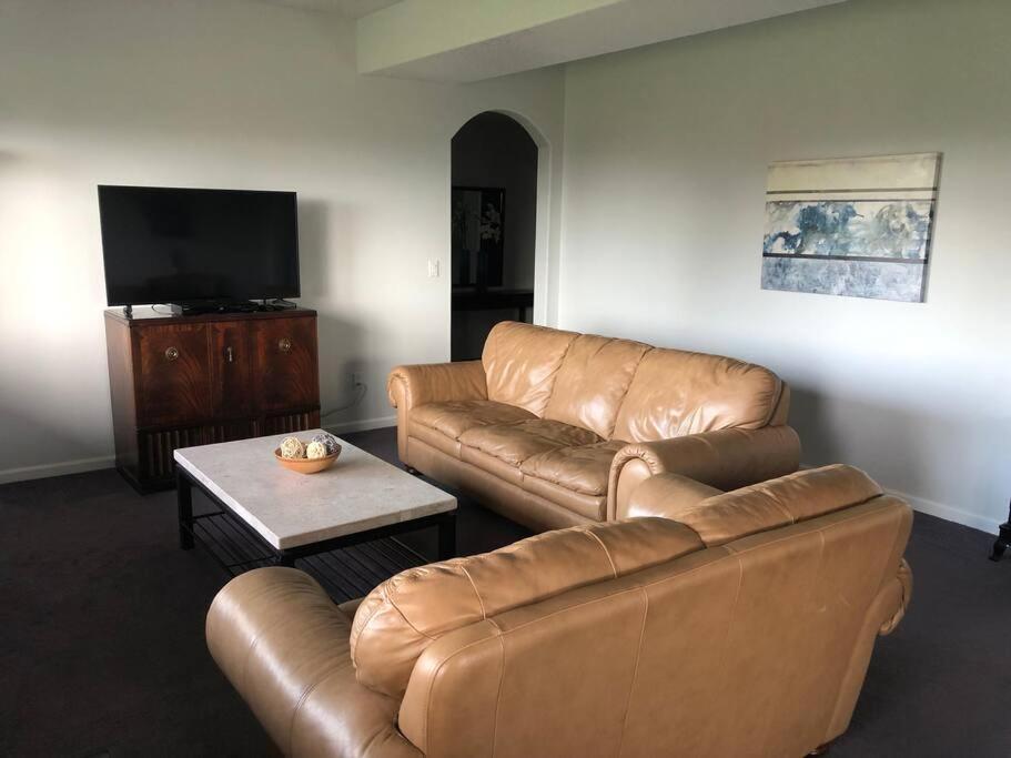 Amity 2 Bedroom Suite: Views, Private Entrance, Evchgr מראה חיצוני תמונה